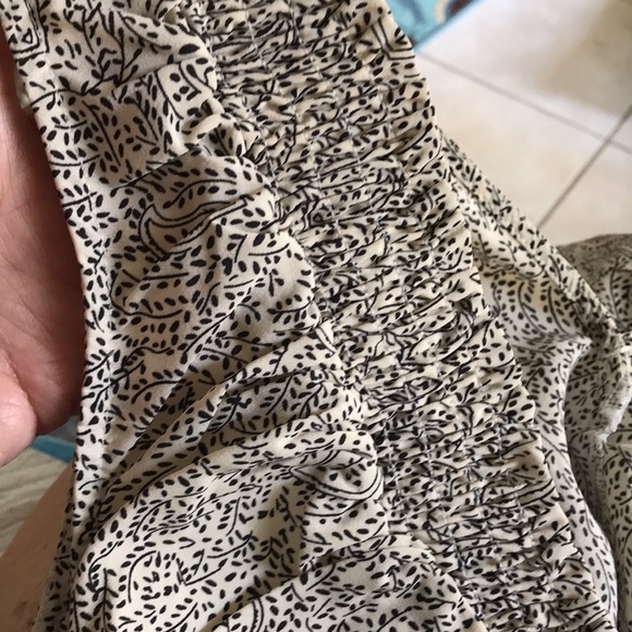 What a dress. It is different oh so becoming - Picture 6 of 10